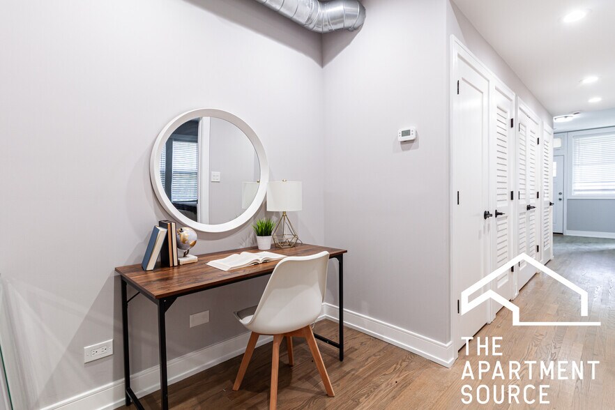 Building Photo - 2641 W Carmen Ave