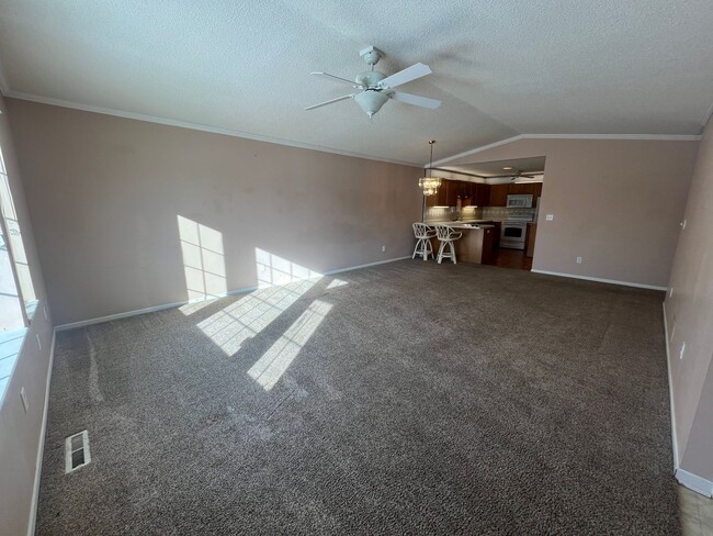 Building Photo - Beautiful 2-bedroom, 2-bathroom Townhome!