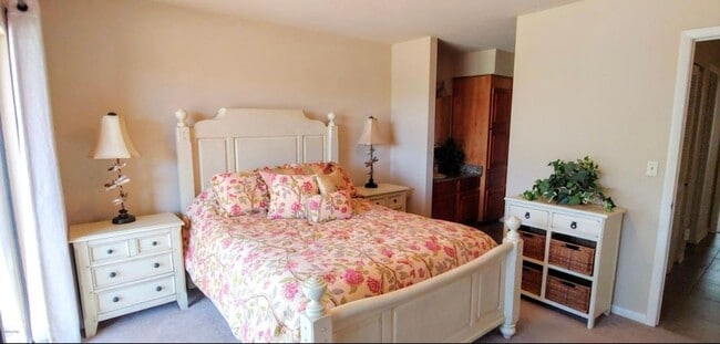Building Photo - 2 BR and 2 Baths overlooking the Tennis Court