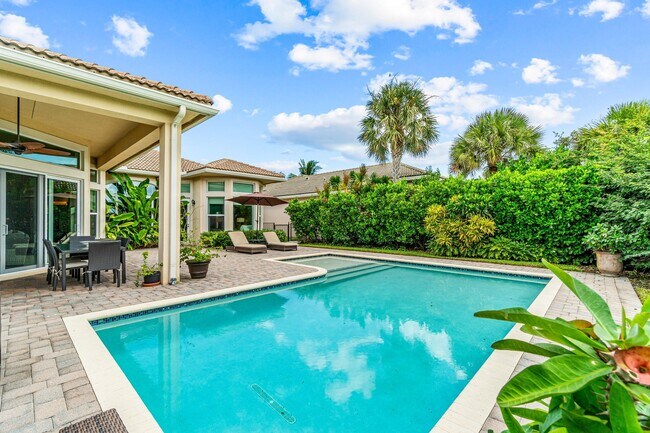 Building Photo - 114 Carmela Ct