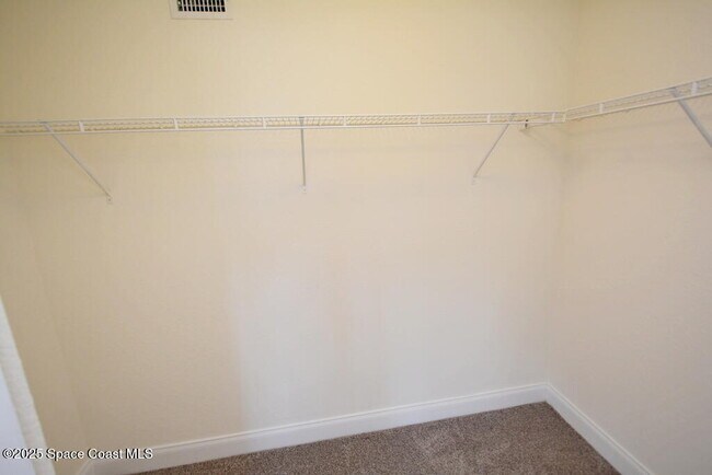 Building Photo - 123 Lancha Cir