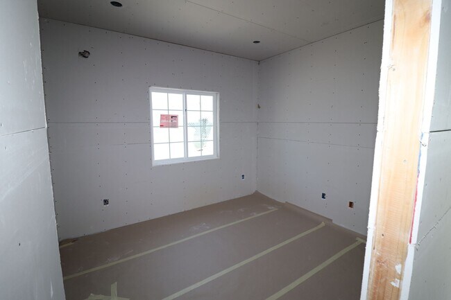 Building Photo - 684 N Cambridge St