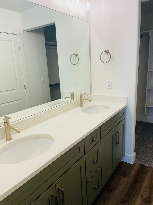 Building Photo - New Construction Townhome in Prime Riverton Location