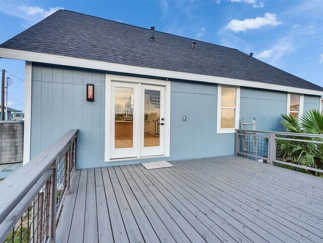 Building Photo - 7016 Delesandri Dr