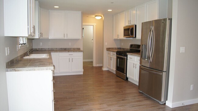 Building Photo - Lovely, upgraded DuPont home