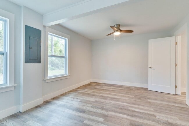 Building Photo - 129 Sioux Trail