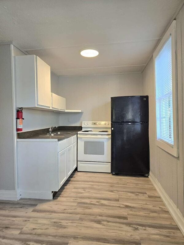 Building Photo - 2219 Everett St