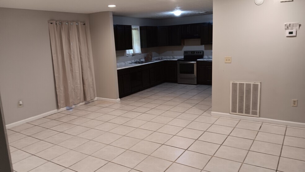 Kitchen - 1741 Elvan Ave