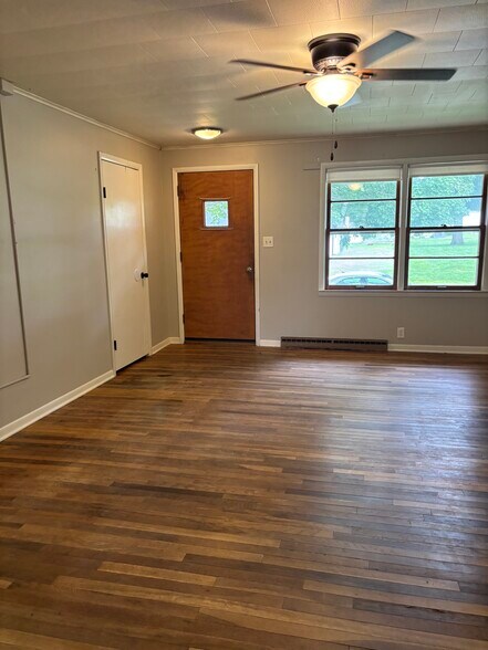 Building Photo - 414 4th Ave