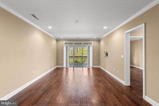 Building Photo - 2022 Crescent Wy