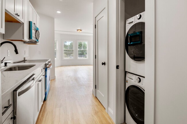 Building Photo - 8 Enon St