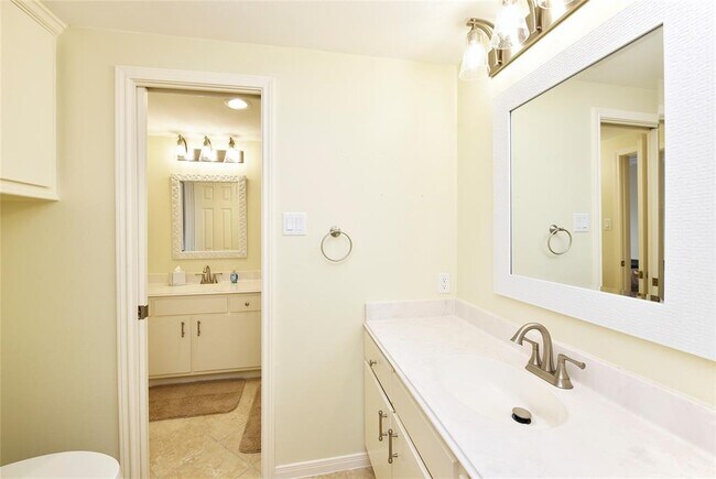 Building Photo - 12800 Melville Dr