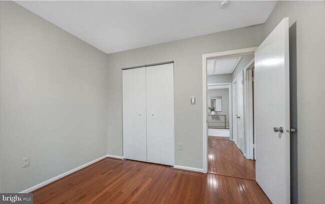 Building Photo - 5822 Burke Manor Ct