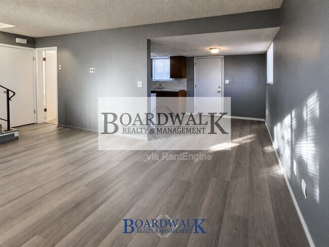 Building Photo - 572 400 N