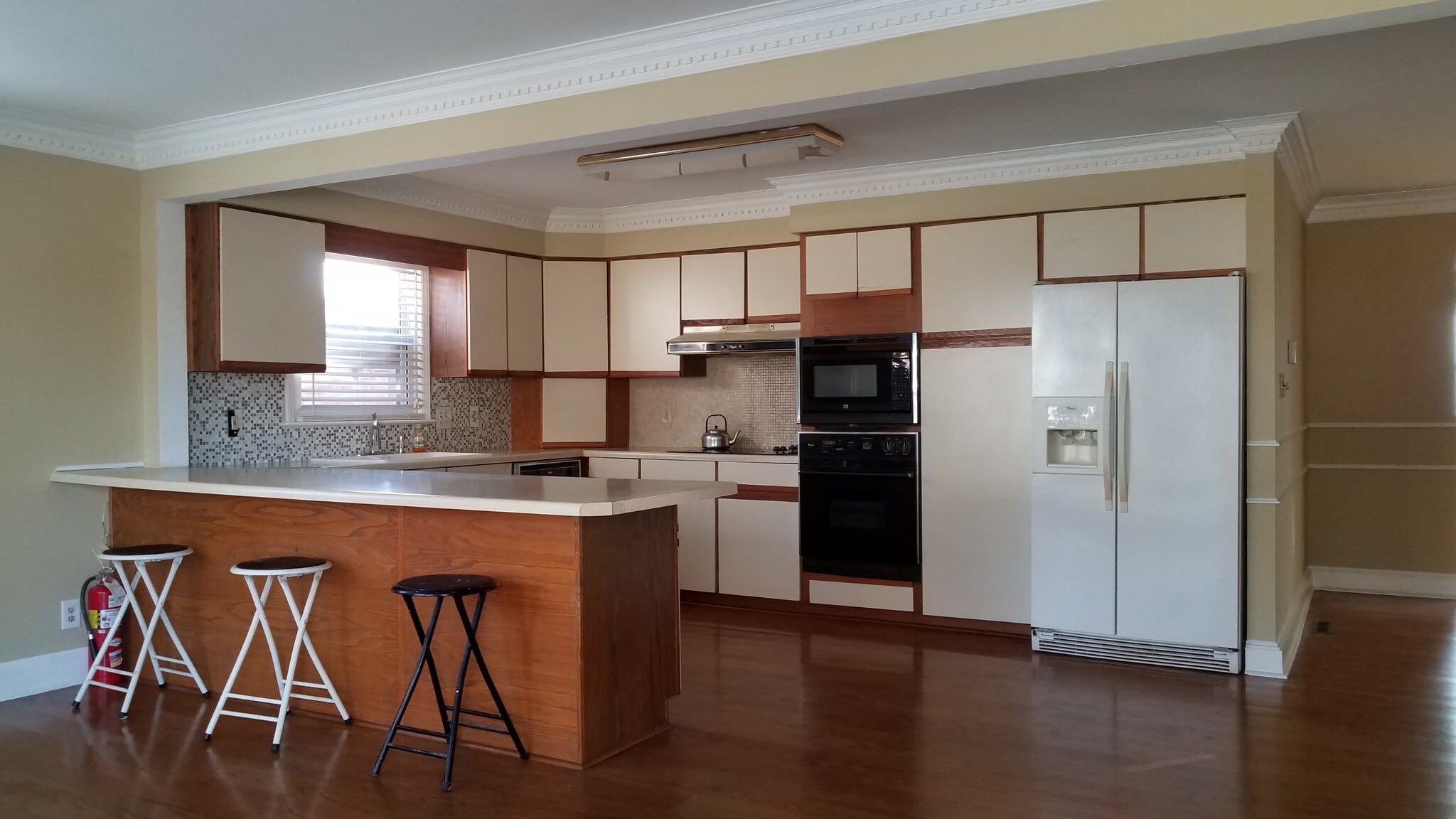 Building Photo - 2512 Burgundy Dr