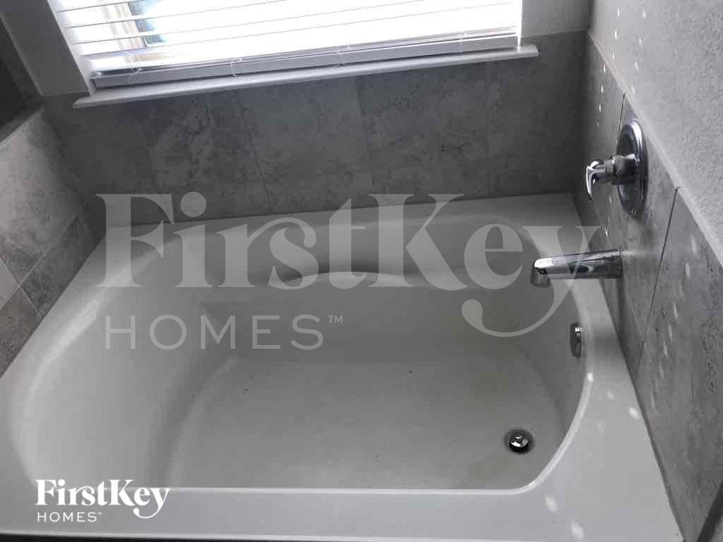 Building Photo - 6630 Blimp Base Blvd