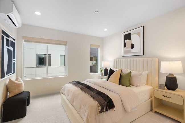 Building Photo - Comfort Meets Convenience in This Bellevue Condo