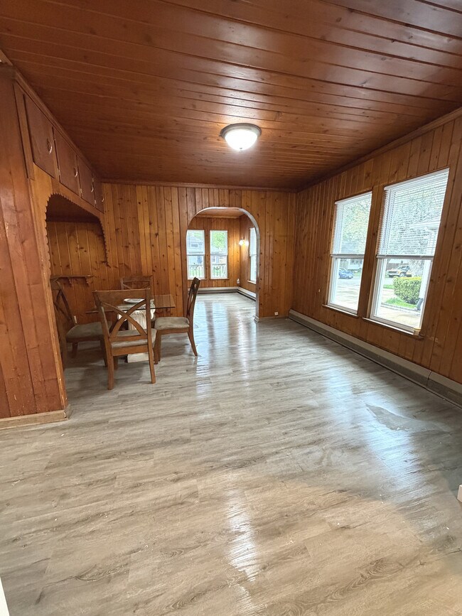 Building Photo - 120 Peale St