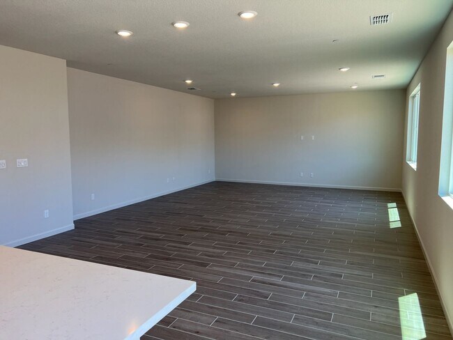 Building Photo - 4-bedroom two story plus a bonus loft!