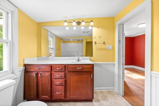 Building Photo - Home For Rent Near Historic Downtown Clark...