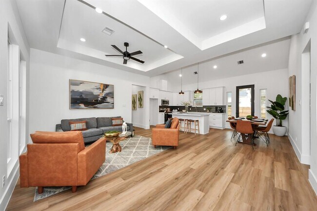 Building Photo - 23855 Creek Wood Dr
