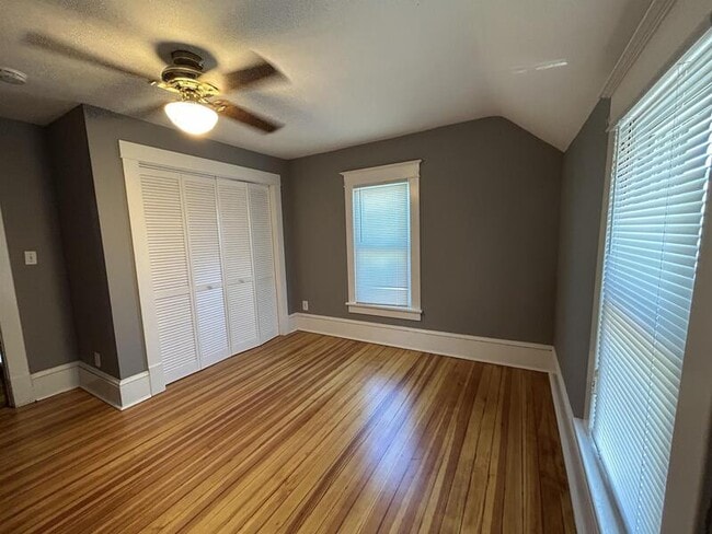 Building Photo - 1113 Vermont St