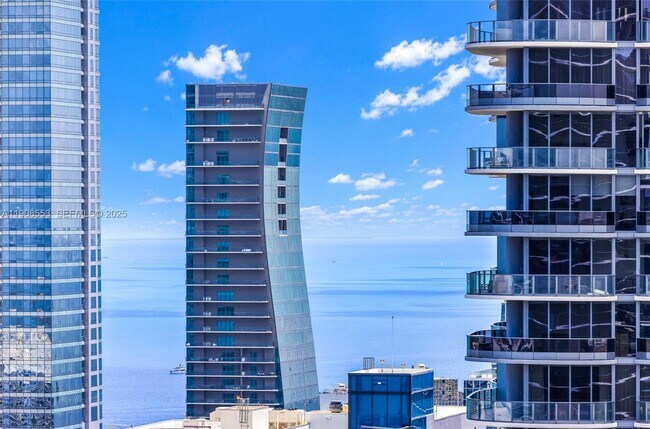 Building Photo - 801 S Miami Ave