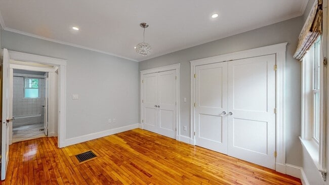 Building Photo - 176 Parker St