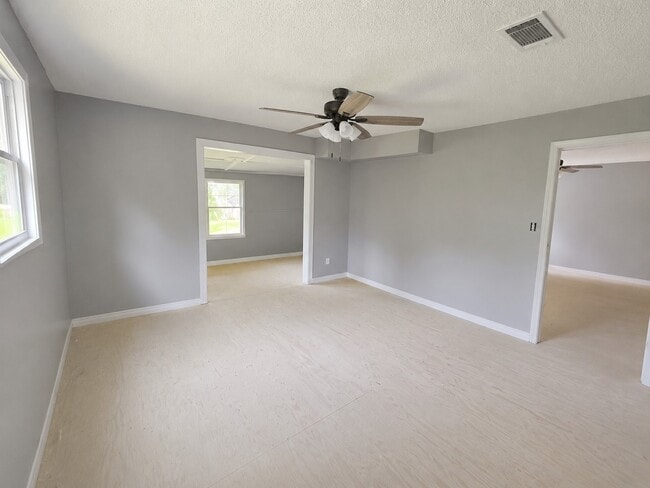 Building Photo - 227 Live Oak Ln