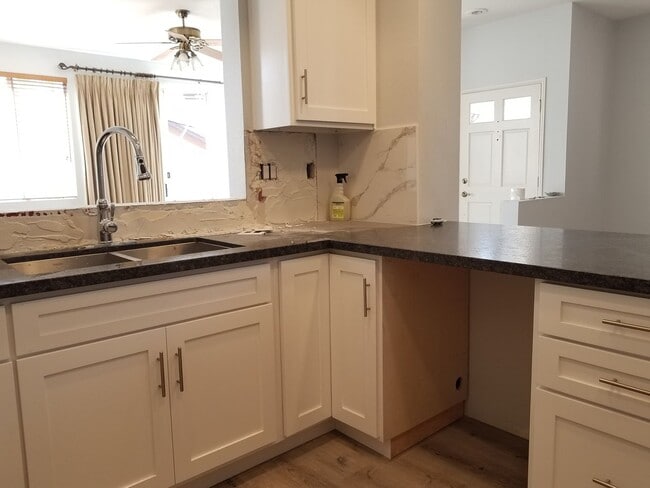 Building Photo - Nicely Renovated Home in Gated Community -...