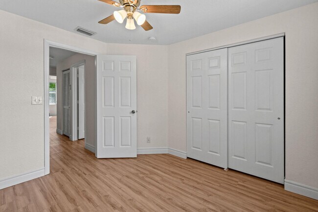 Building Photo - 954 Summit Lake Dr
