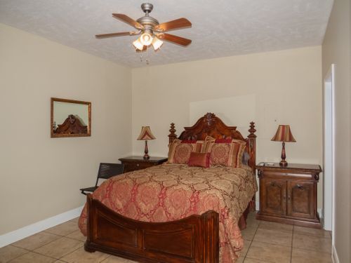 Building Photo - 617 E School St