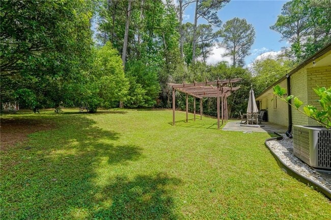Building Photo - 3076 McCully Dr NE