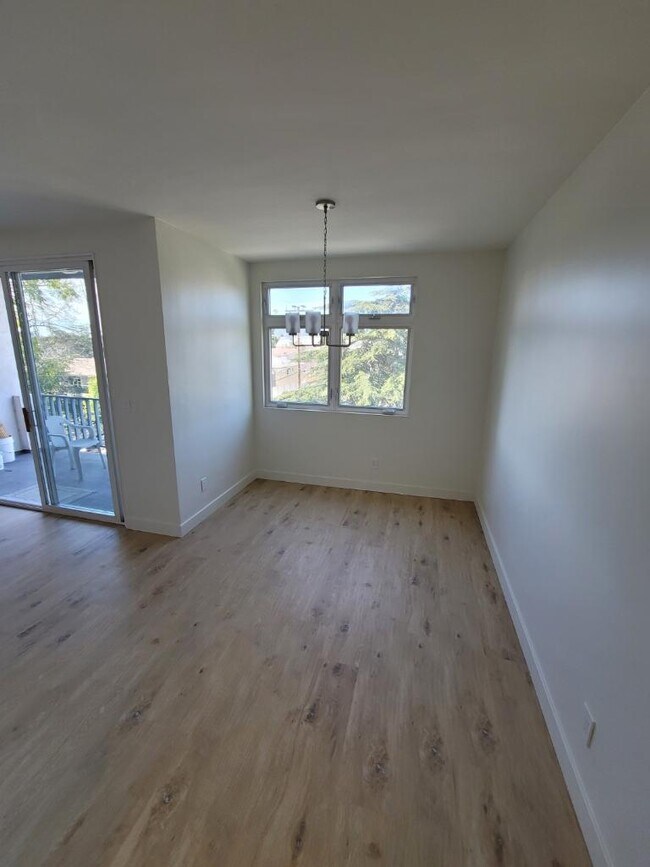 Building Photo - 900 Euclid St