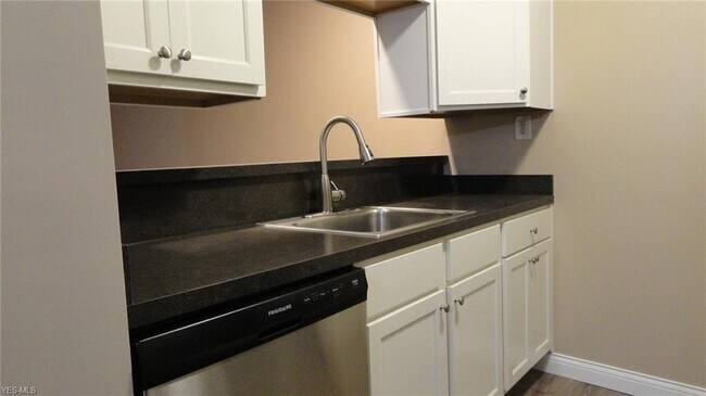 Building Photo - 38415 North Ln