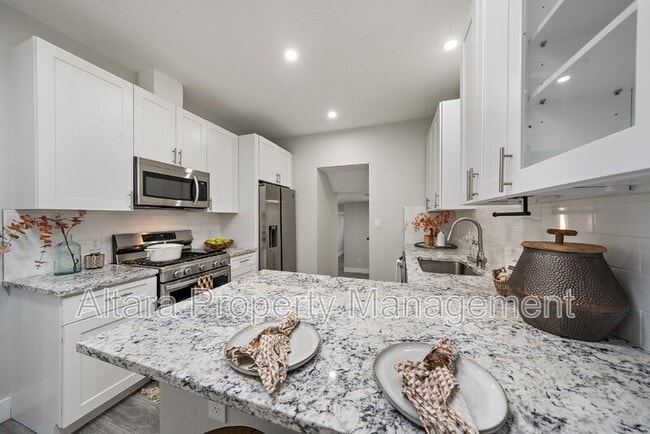 Building Photo - 2339 S Acoma St