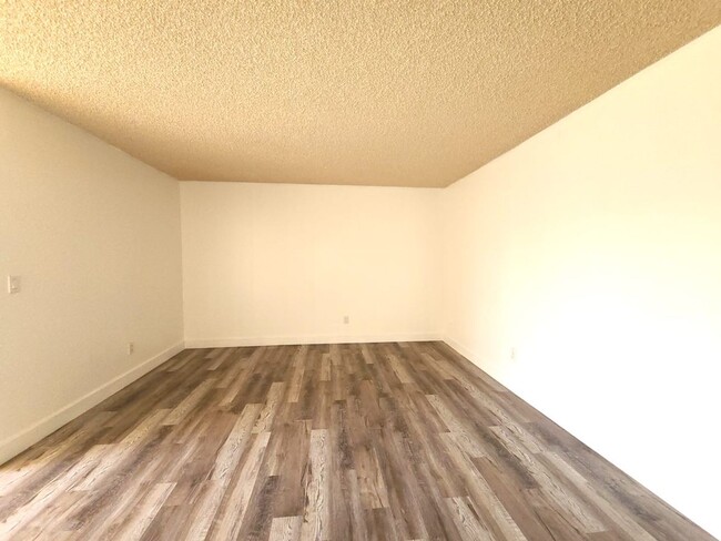 Building Photo - Spacious 1 Bedroom Condo in Chula Vista!