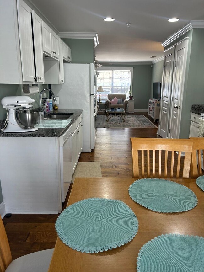 Building Photo - 01-102 Ball