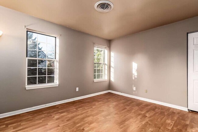 Building Photo - 905 Harbor House Dr. #8