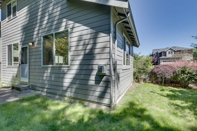 Building Photo - Luxury Home in Kenmore / Bothell!