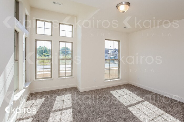 Building Photo - 105 White Oak St