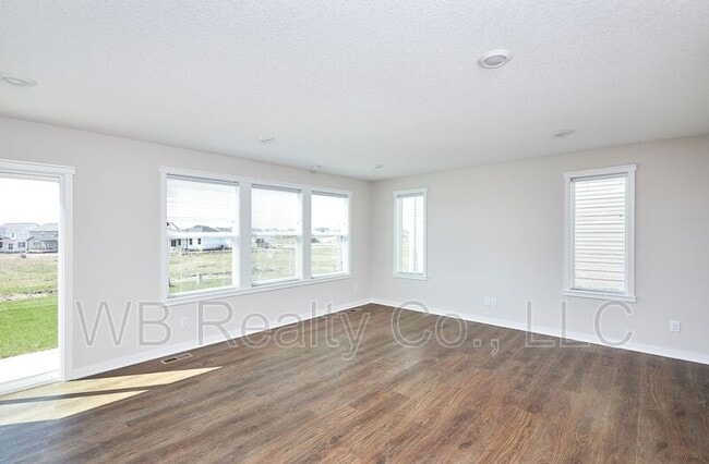 Building Photo - 1214 NW Yorktown Dr