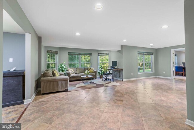 Building Photo - 12980 Highland Oaks Ct
