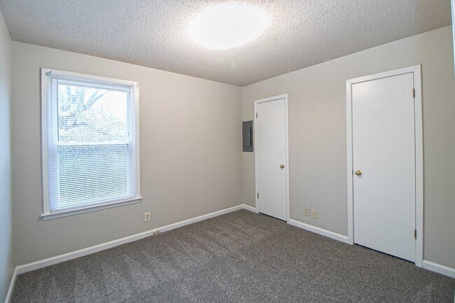 Building Photo - 1437 McCan Dr