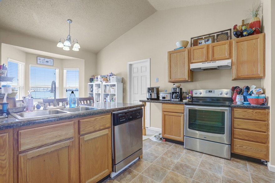 Building Photo - 753 Forest Green Dr