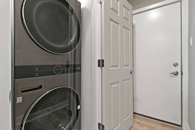 Building Photo - 5015 Main St