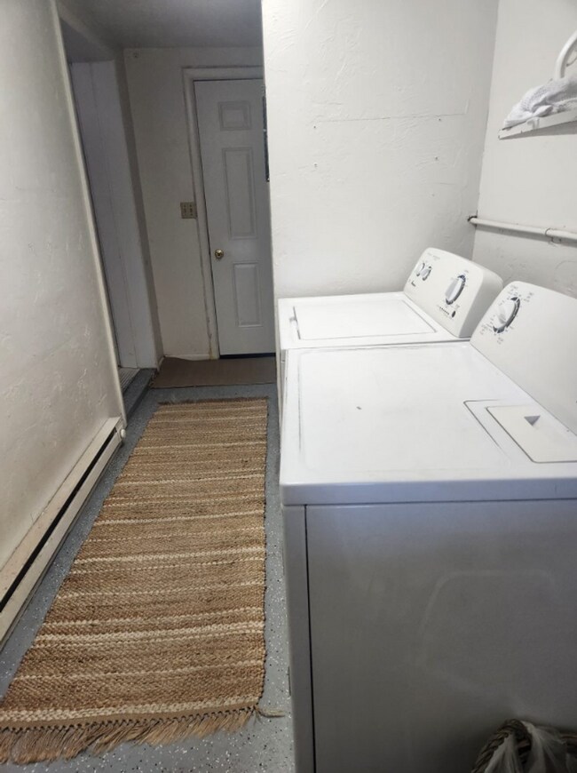 Building Photo - L7ER