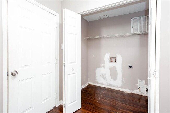 Building Photo - 5414 Sweetsprings Dr SW