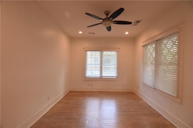 Building Photo - 375 Atwood St SW