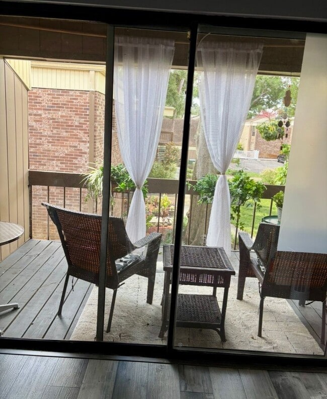 Building Photo - Cute Studio in the heart of Tampa